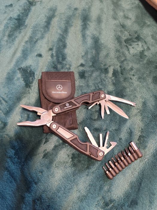 Nóż wielofunkcyjney dla fana marki Mercedes Multitool