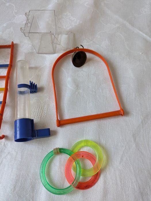 Годівничка, поїлка,  качелі для птахів