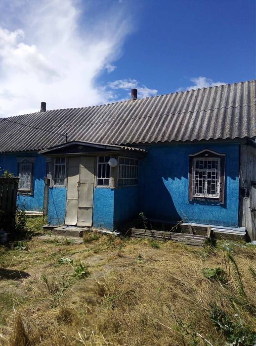 Земельна ділянка з хатиною