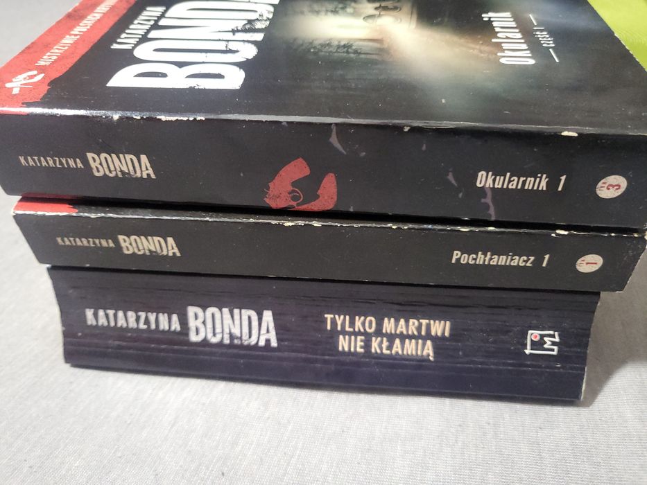 Bonda, Okularnik, Pochłaniacz, Tylko martwi nie kłamią.