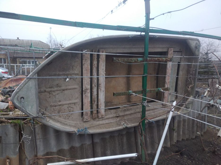 Продам лодку ерш с мотором ветерок