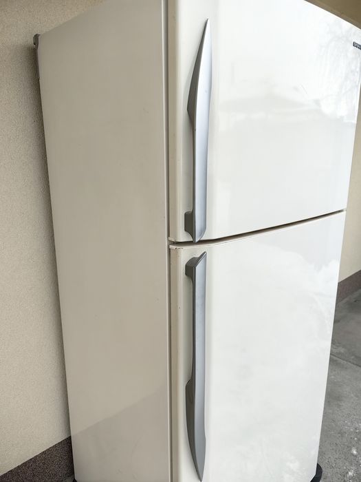 Холодильник широкий Sharp