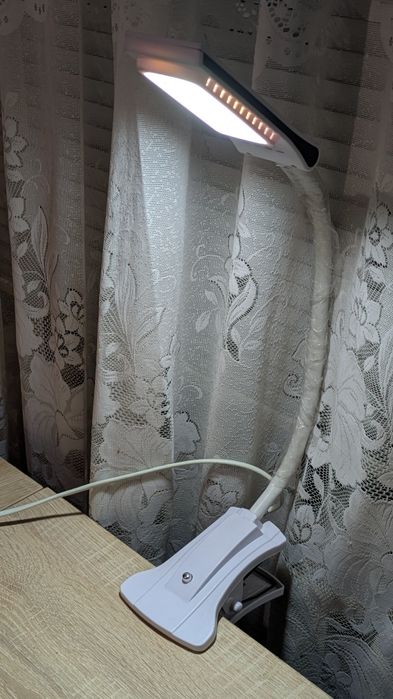 Лампа настільна світлодіодна. Светодиодная настольная лампа.