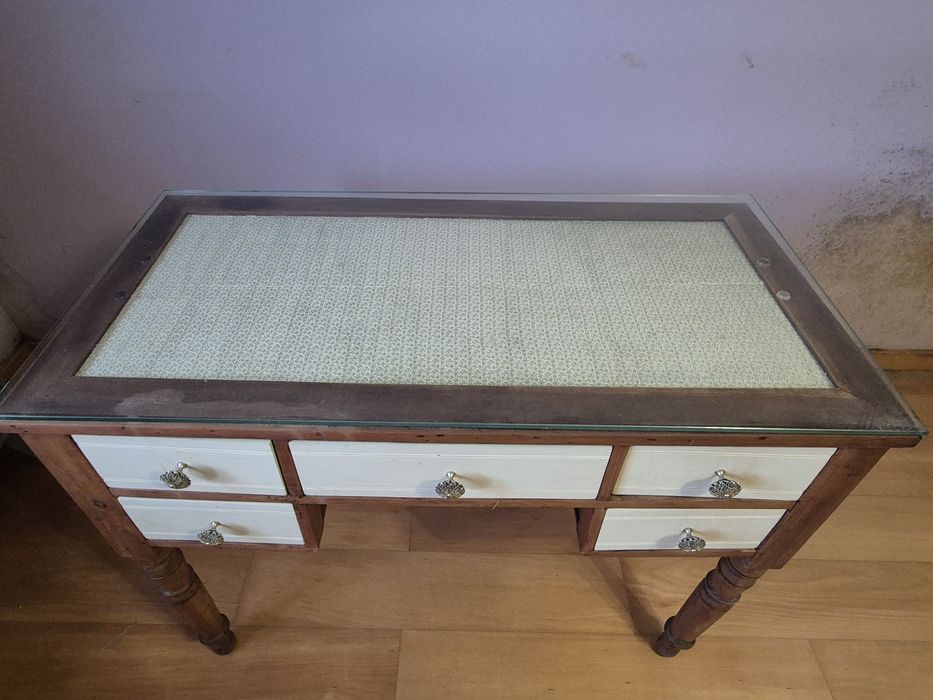 Secretária antiga em madeira maciça