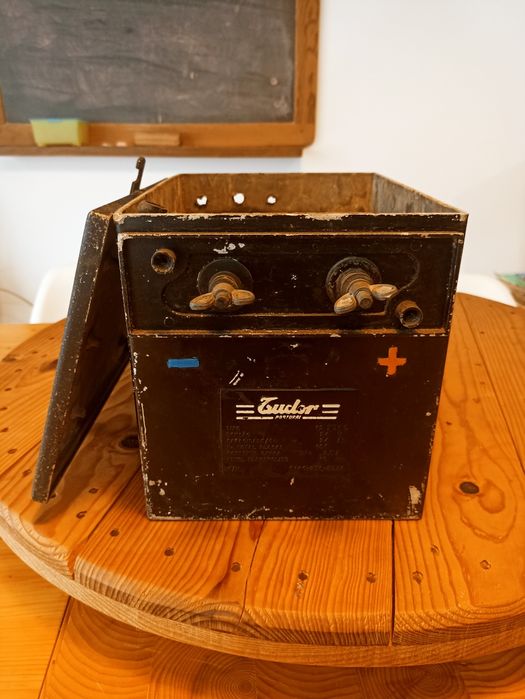 Bateria Tudor Vintage Rara