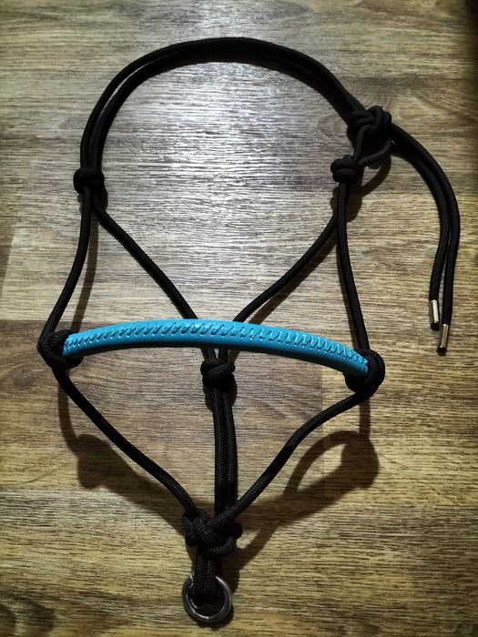 Недовуздки для коней, корів, кіз.