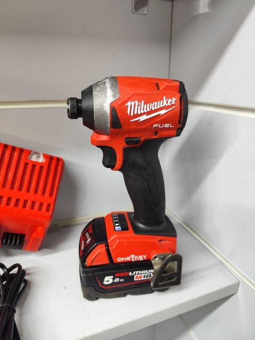 Milwaukee M18 імпакт ударний шуруповерт Мілвоке оригінал