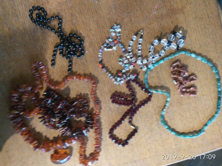 Колье ожерелья из бирюзы, сердолика, хрусталя, янтаря