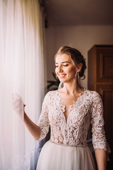 Suknia ślubna, rozm. 36, długi rękaw, kształt A