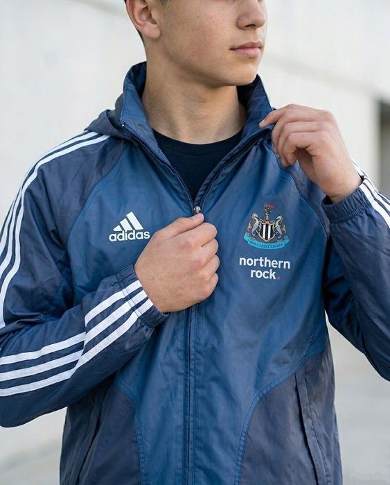Спортивна вітровка Adidas з символікою Newcastle United