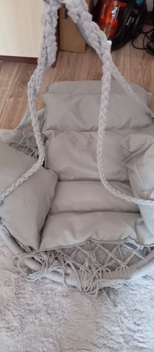 Fotel podwieszany z poduszką