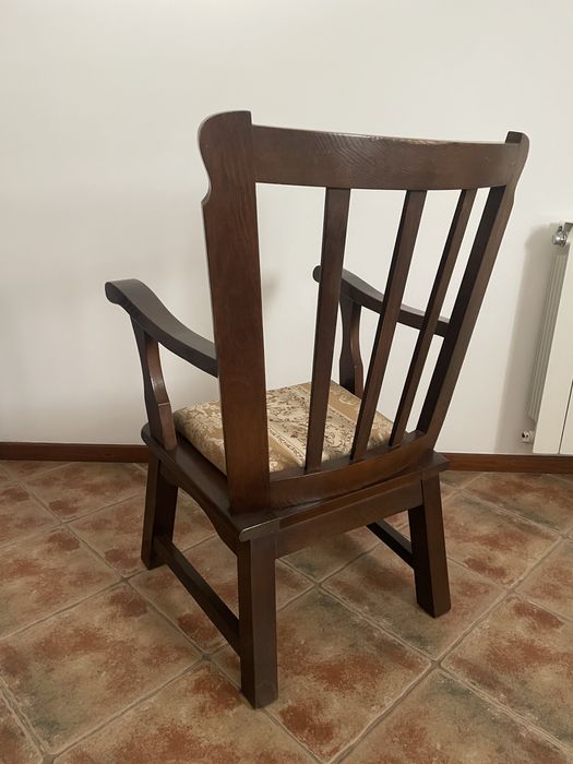 Cadeirão em madeira de castanho maciça