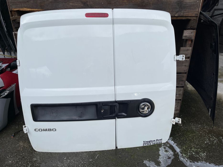 Porta tras esquerda ou direita Opel Combo D Ano 2012 A 2018