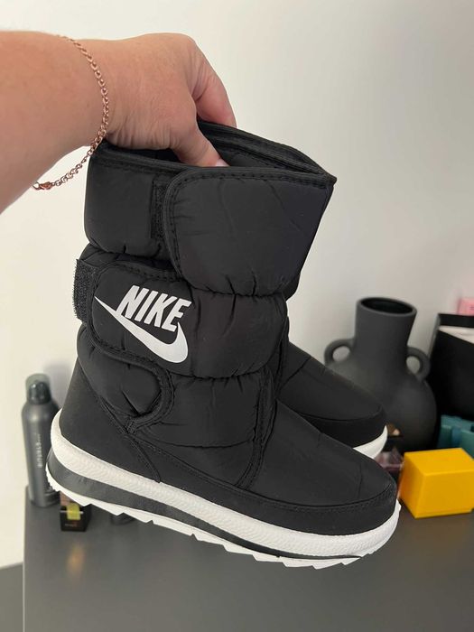 Сапоги дутики женские, черные, на липучке Найк