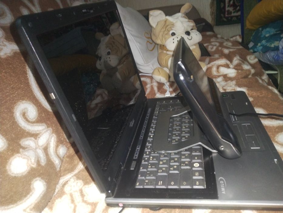 ноутбук Fujitsu-Siemens AMILO, модель Xi 2428.