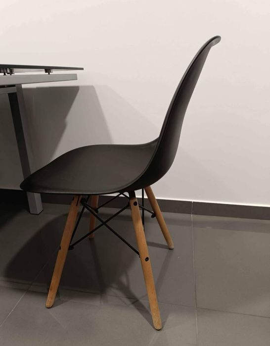 Conjunto de mesa e cadeiras