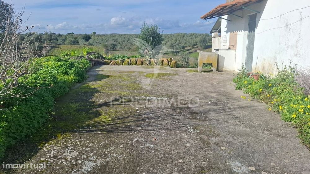 Moradia T1 pronta a Habitar com Terreno, Santos, Santarém.