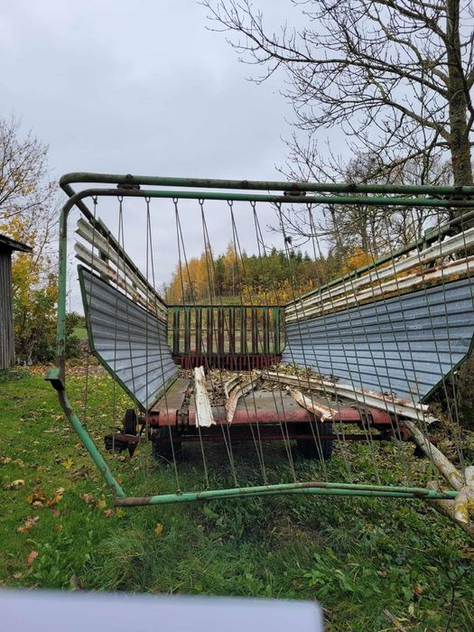 Przyczepa samozbierająca