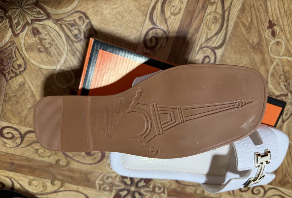 Klapki Hermes 39