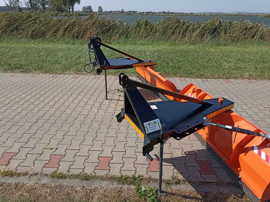 Do śniegu pług obrotowy 360° mocowany na TUZ ciągnika