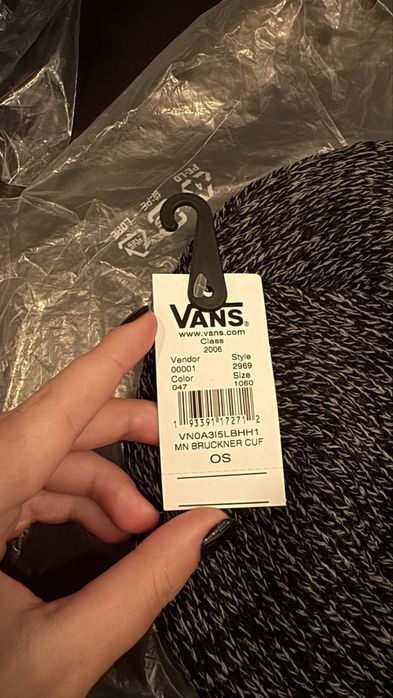 Шапки TNF, Vans, Marshall artist, levis, the north face, tnf