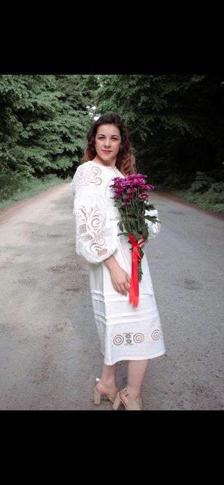 Продам вишиту сукню