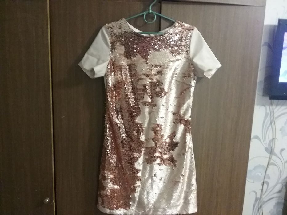 Сукні для жінок,дівчат.