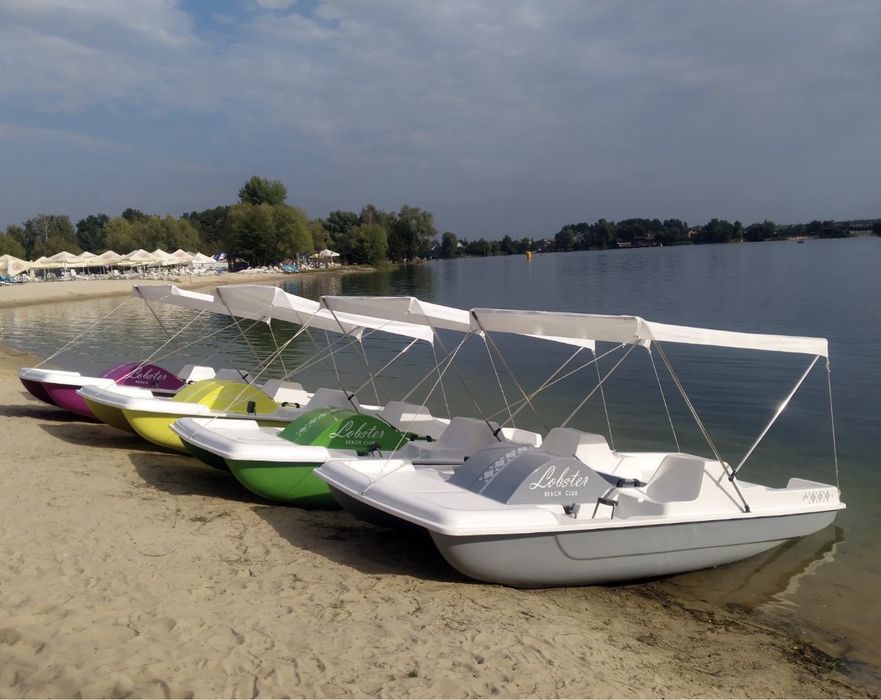 Катамарани з тентом