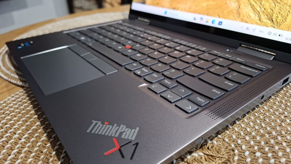 Lenovo Yoga ThinkPad X1 6gen i5 11gen.