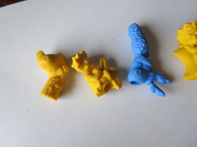 5 bonecos Simpson em borracha para colocar em lápis