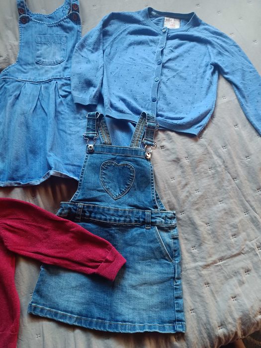 Piękne 4 sukienki jeansowe dla dziewczynki