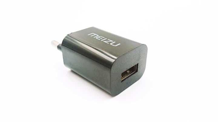 Шукаю блок живлення//зарядку Xiaomi, Huawei, Meizu 5V 2A біженцям