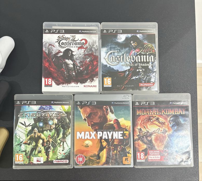 PS3 Slim + 3 Comandos + 5 Jogos (Max Payne 3, Mortal Kombat, Castlevania 1&2, Enslaved) - 100€