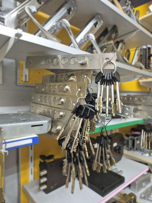 Аварійне відкриття замків 24/7 | Двері, Авто, Сейфи