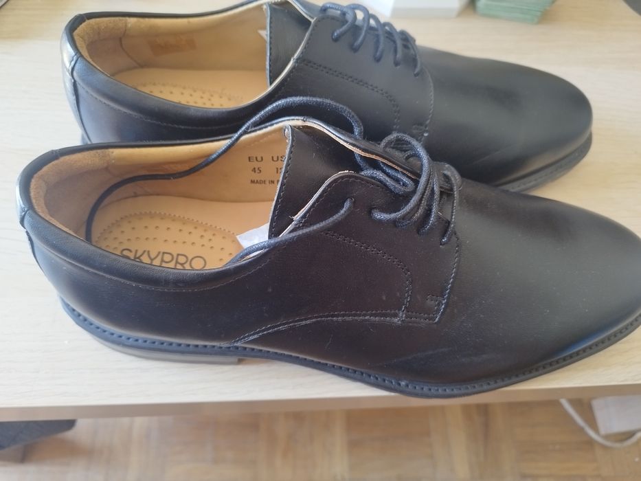 Sapatos de homem Skypro novos tam 45