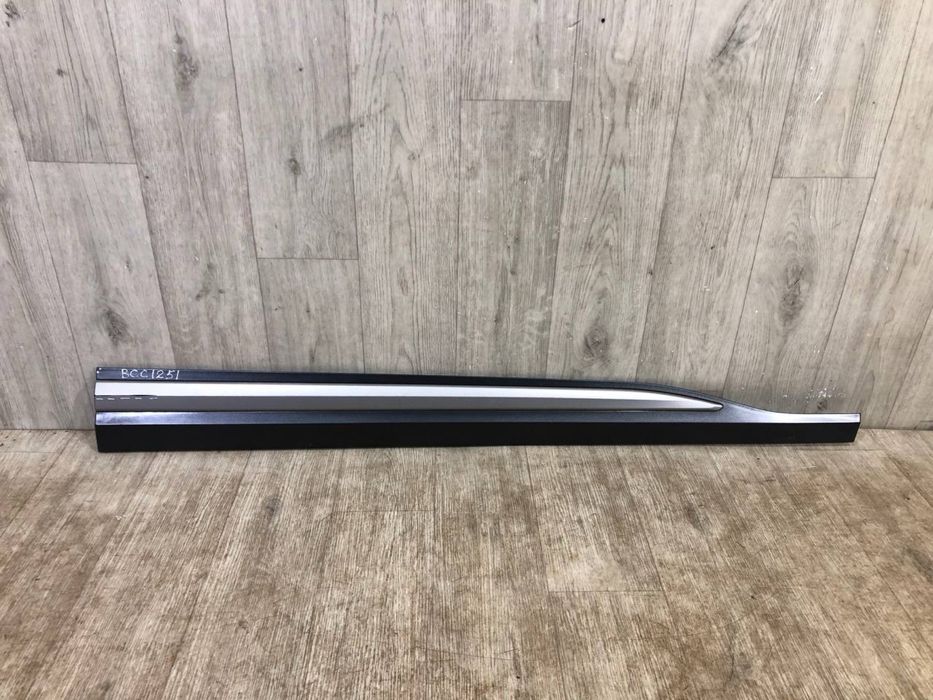 Дверь передняя правая Hyundai Kona (2017-2022 г.) молдинг двери