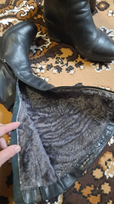 Продам жіночі шкіряні сапоги гарний стан