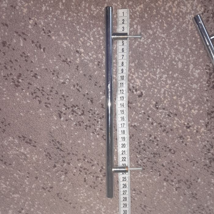 Uchwyty meblowe relingi