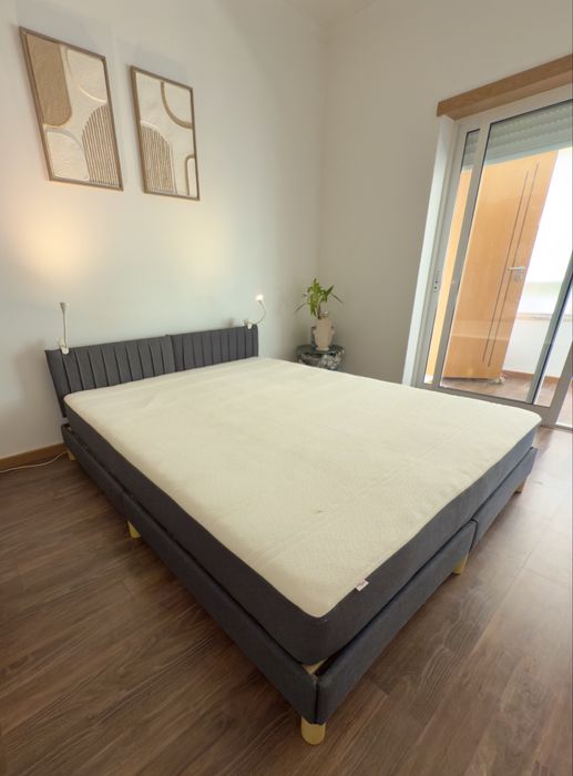 Cama de casal tamanho Queen Size.