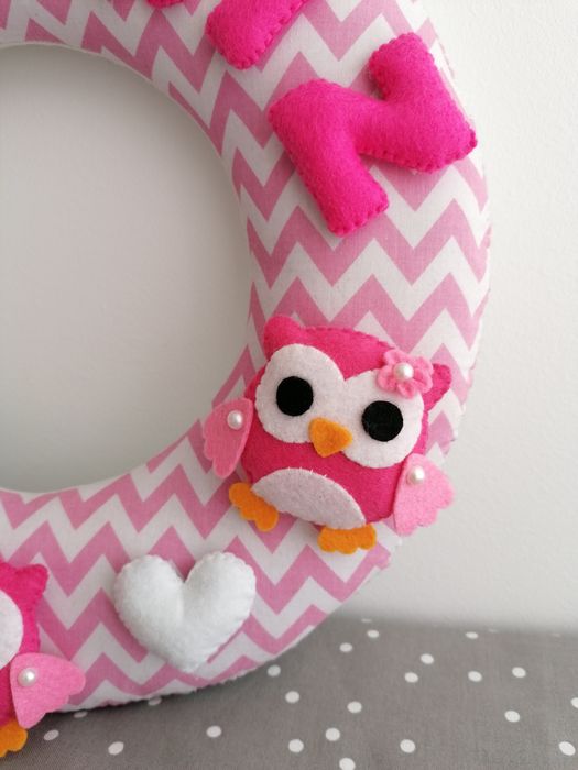 Coroa feltro - Beatriz para decorar quarto