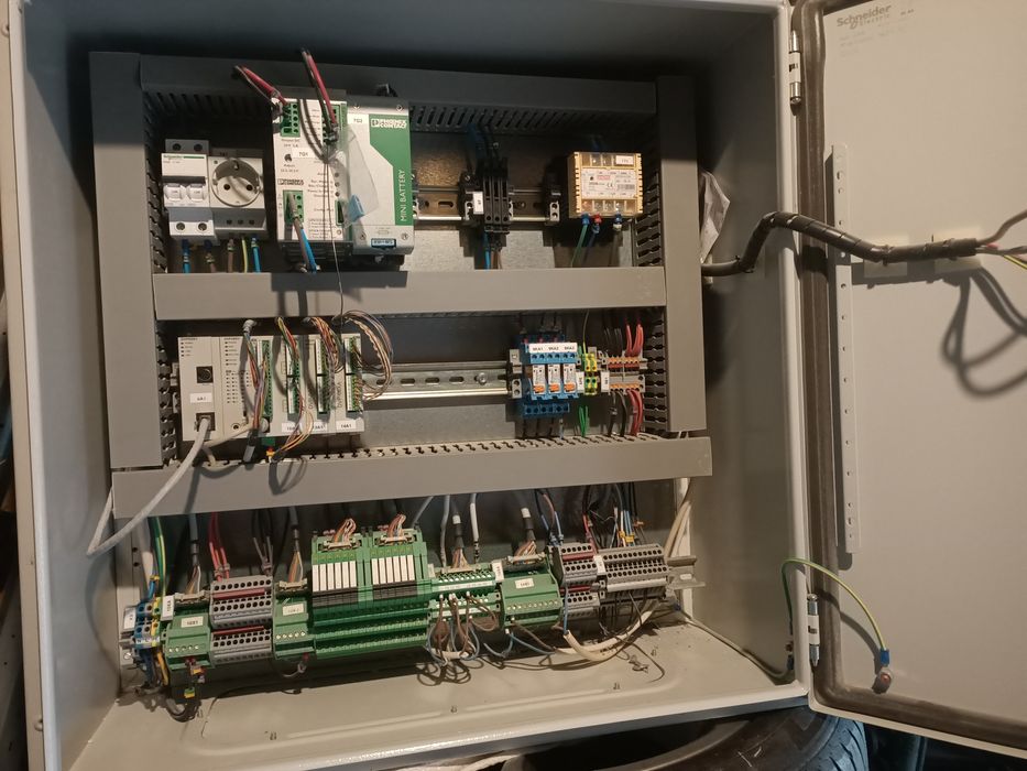 Szafa Schneider- Delta PLC i HMI, Phoenix UPC