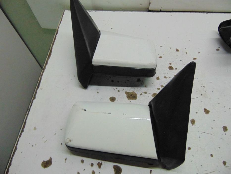 Antigos espelhos para várias marcas