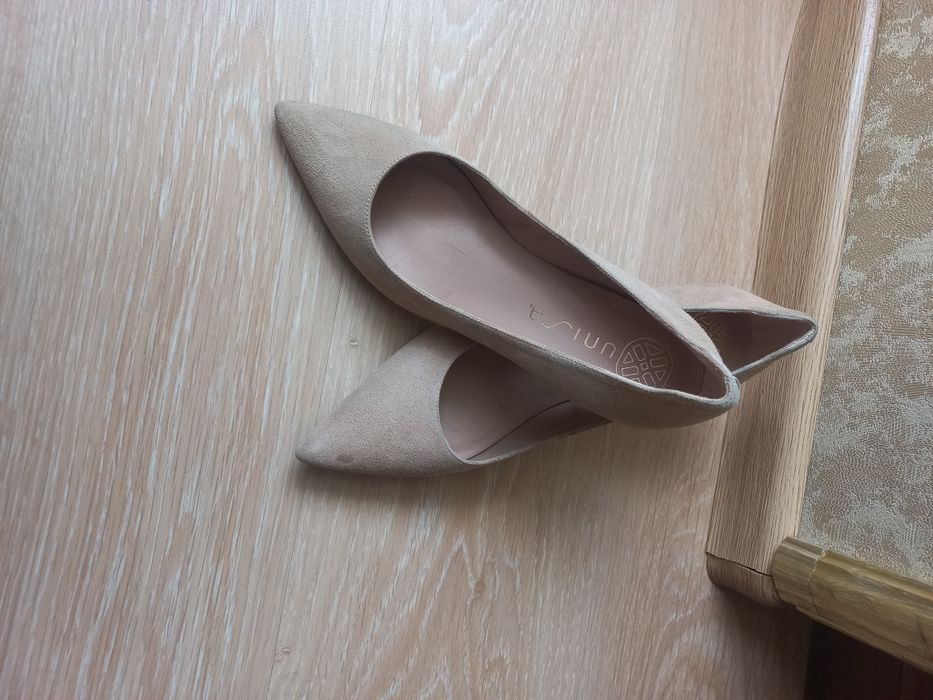 Нові туфлі Unisa (Іспанія),