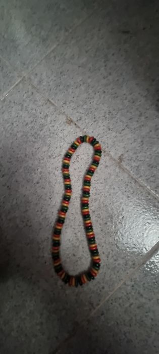 Colar jamaicano de missanga