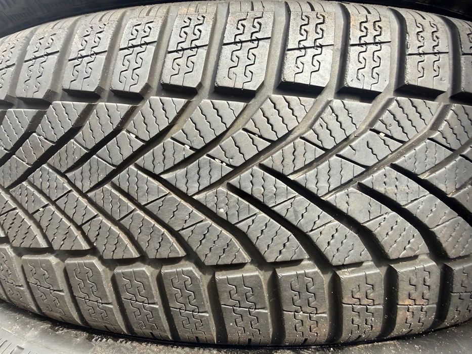 Склад шин б/в. 215/55 R17 Falken Eurowinter HS02