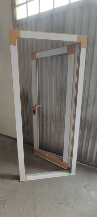 Porta em  PVC sem painel