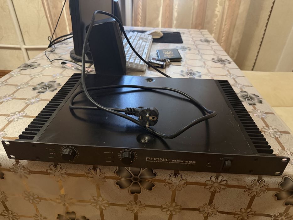 Усілітєль мочності Phonic MAX 500