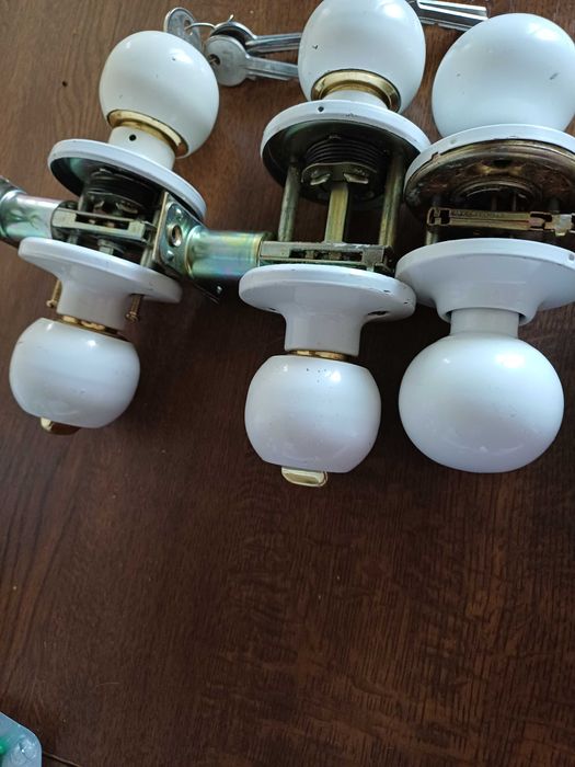 Міжкімнатні ручки