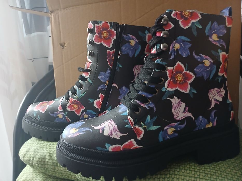 Kozaki botki w kwiaty