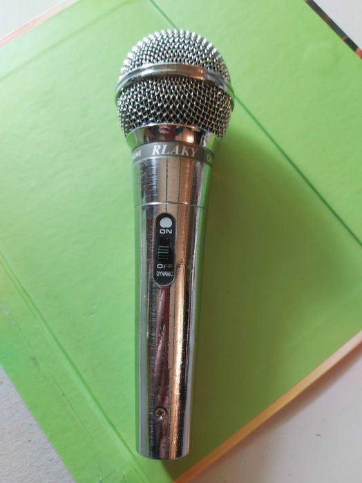 Microfone de mão modelo CM-728 da marca RLAKY